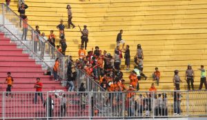 Terjadi Kekerasan Antarsuporter Pertandingan Persija Vs Persib