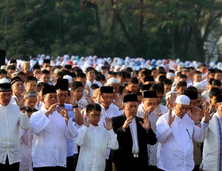 Masyarakat Sumatera Barat Menggelar Sholat Gaib