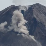 Gunung Semeru Kembali Erupsi Status Siaga III, Imbauan Waspada untuk Masyarakat