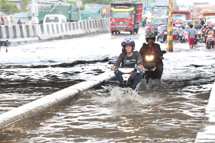 Banjir Melanda Kota Semarang: Warga Siaga, Wilayah Terkena Dampak